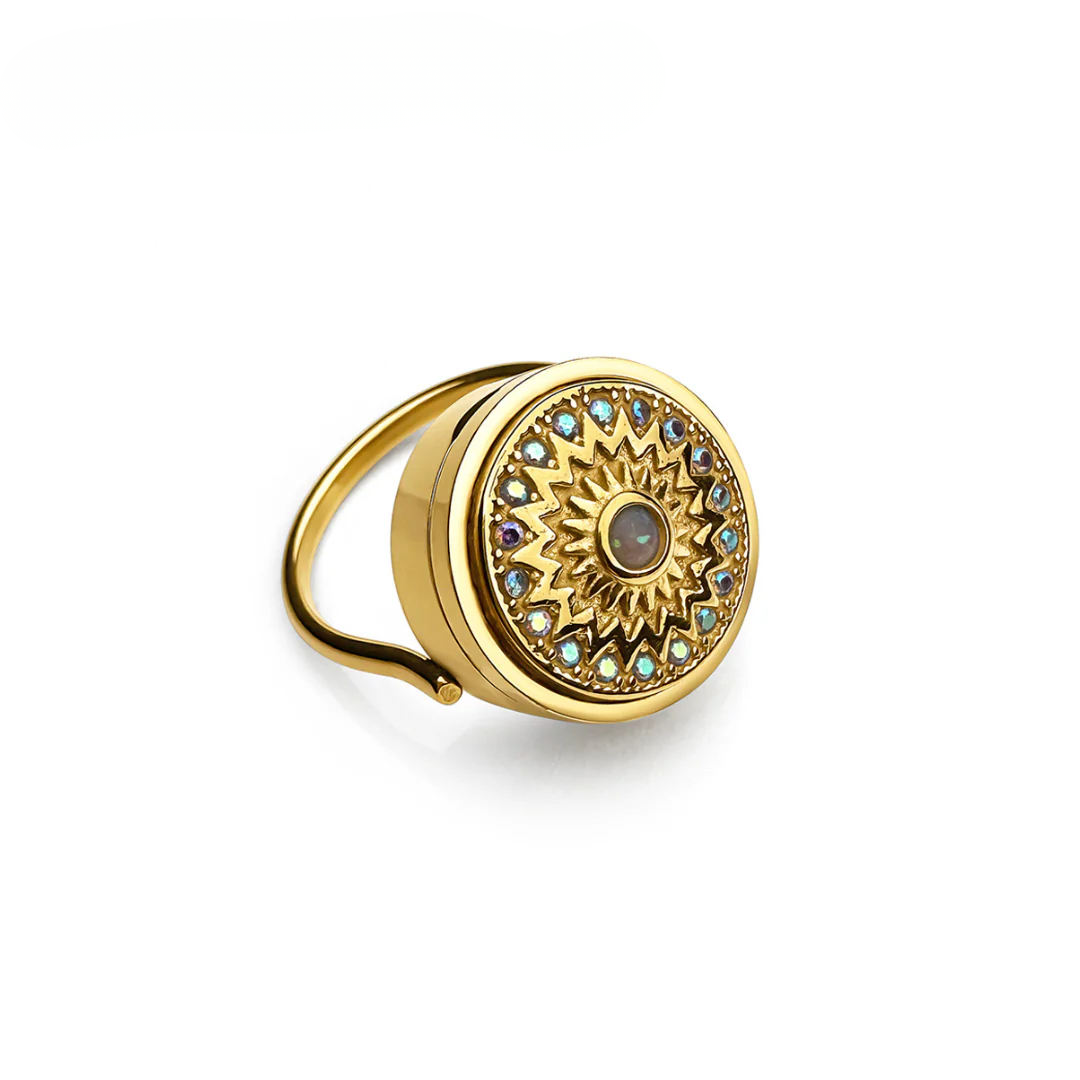 Anillo de Diseño con Compartimento Oculto