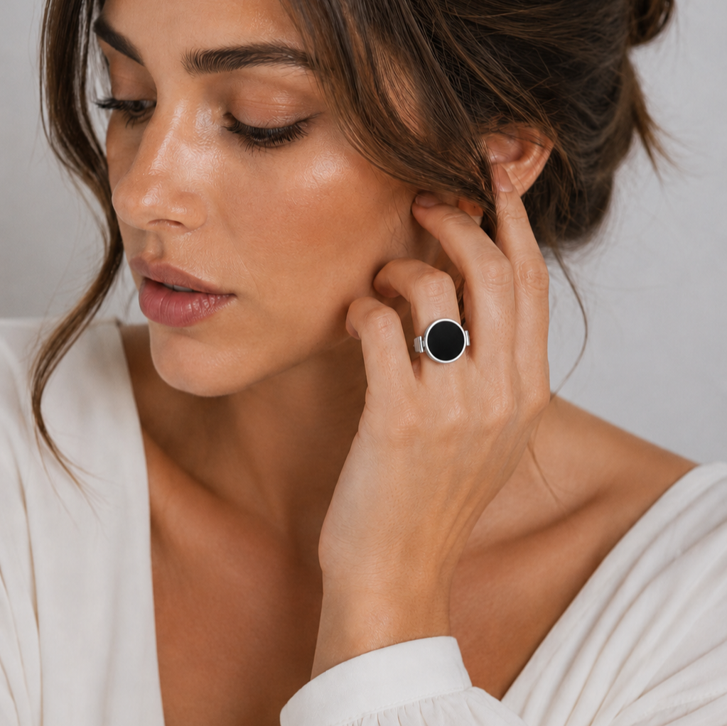 Anillo de Diseño con Compartimento Oculto